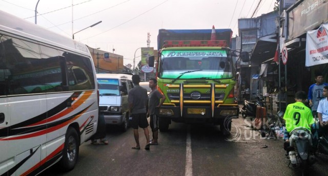 Truk Mogok Perparah Kemacetan di Cibadak Sukabumi
