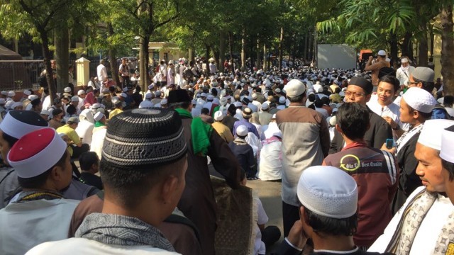 Suasana di depan PTUN Jaktim. (Foto: Fachrul Irwinsyah/kumparan)