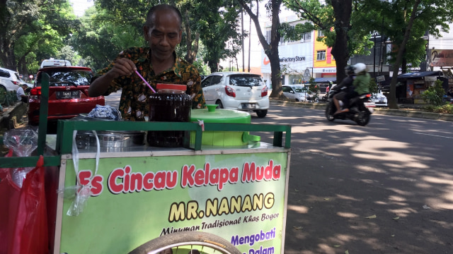 Mr. Nanang, Penjual Es Cincau Yang Mahir Bahasa Inggris Hingga Jerman | Kumparan.com