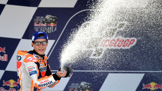 Marquez rayakan kemenangan di Jerez. (Foto: JORGE GUERRERO / AFP)