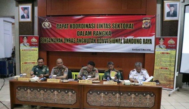 Polisi Akan Kawal Angkot yang Tidak Ikut Aksi Mogok di Bandung