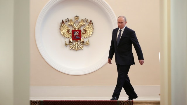 Pengambilan sumpah Putin. (Foto: Sputnik/Sergei Bobylyov/Pool via Reuters)
