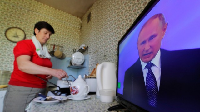 Pengambilan sumpah Putin. (Foto: Reuters/Maxim Shemetov)