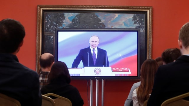 Pengambilan sumpah Putin. (Foto: Reuters/Sergei Karpukhin)