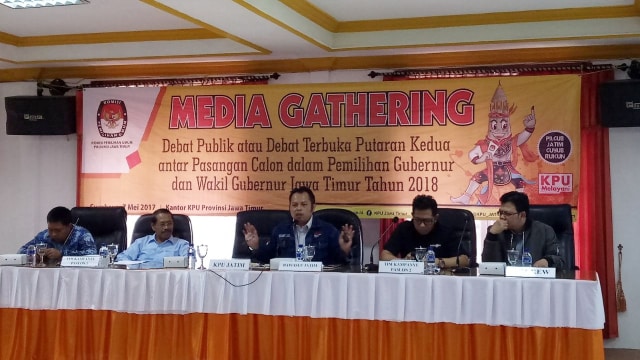 Media Gathering di KPU Jatim. (Foto: Phaksy Sukowati/kumparan)
