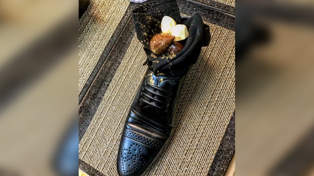 Makanan dalam sepatu untuk PM Jepang (Foto: Instagram @segevmoshe)