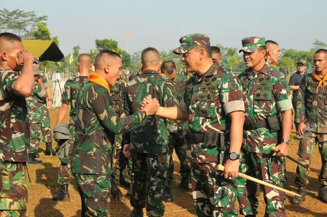 Pangkostrad Beri Semangat Kontingen Kostrad  Pada Lomba HTF Tontangkas TNI AD 2018