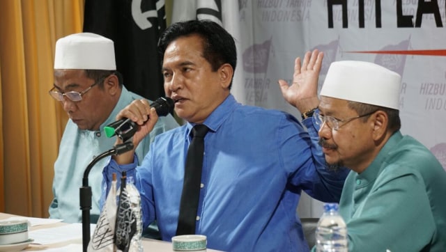 Konpers Yusril Iza Mahendra Pengacara HTI  (Foto: Jamal Ramadhan/kumparan)
