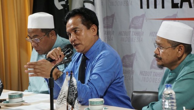 Konpers Yusril Iza Mahendra Pengacara HTI  (Foto: Jamal Ramadhan/kumparan)