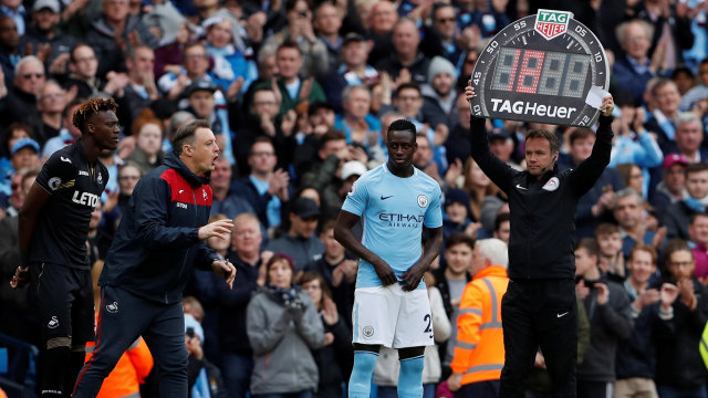 Mendy kembali merumput bersama City. (Foto: Reuters/Lee Smith )