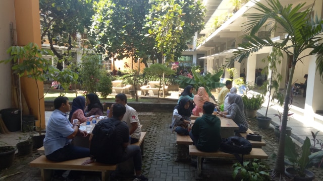 Orangtua Peserta Ikut ke Lokasi SBMPTN di Yogyakarta