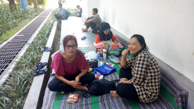 Orangtua Peserta Ikut ke Lokasi SBMPTN di Yogyakarta (1)