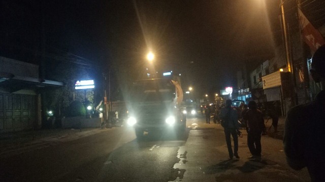 Polisi Sterilkan Jalan di Sekitar Mako Brimob (Foto: Ainul Qolbi/kumparan)