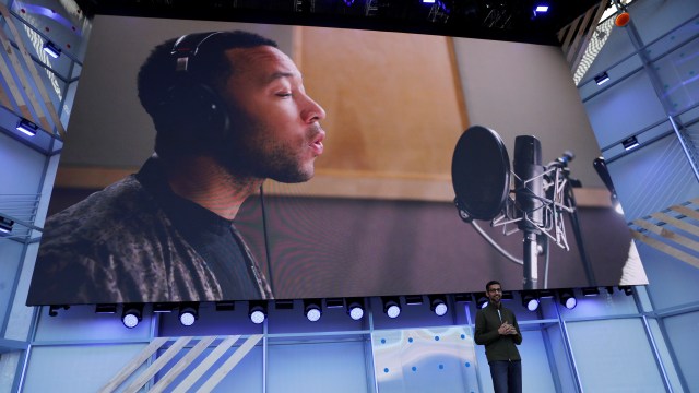 John Legend jadi pengisi suara Google Assistant (Foto: Stephen Lam/Reuters)