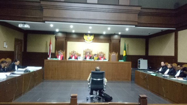 Eks Hakim PN Manado di Persidangan Tipikor (Foto: Adhim Mugni/kumparan)