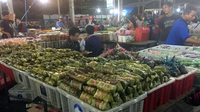 Suasana Pasar Kue Subuh Senen