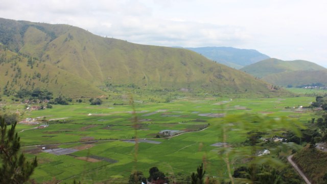 Keindahan Danau Toba dan Pulau Samosir.