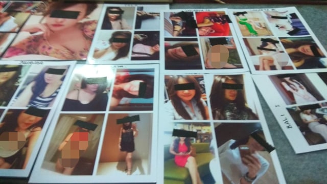 Barang bukti kasus ratu prostitusi online. (Foto: Phaksy Sukowati/kumparan)