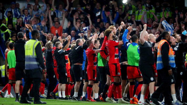 Para pemain Huddersfield merayakan kemenangan. (Foto: Reuters / Hannah McKay)