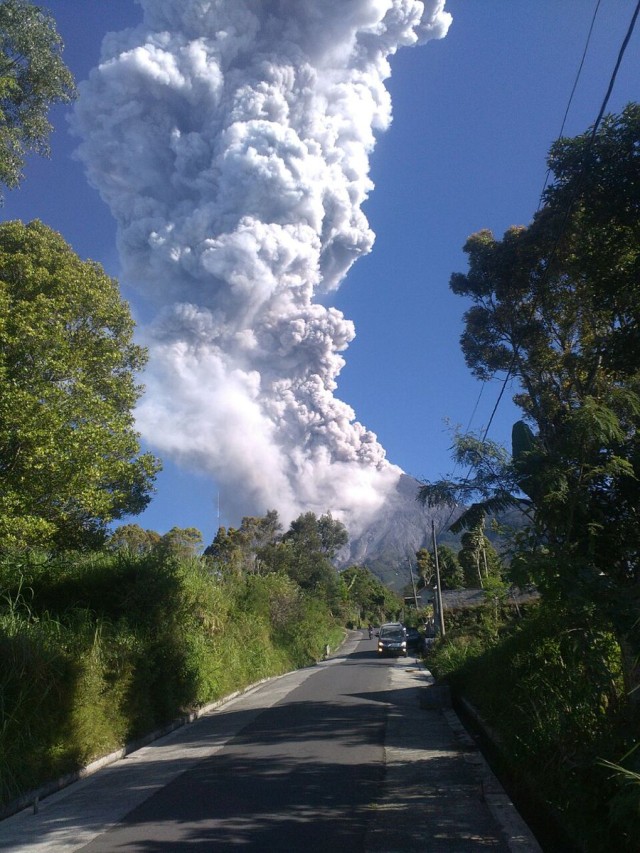 Gunung Merapi mengeluarkan asap (Foto: Istimewa)