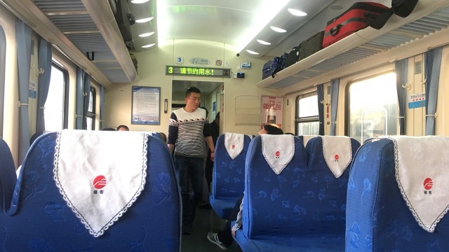 Kereta ekonomi di China (Foto: Feby Dwi Sutantio/kumparan)