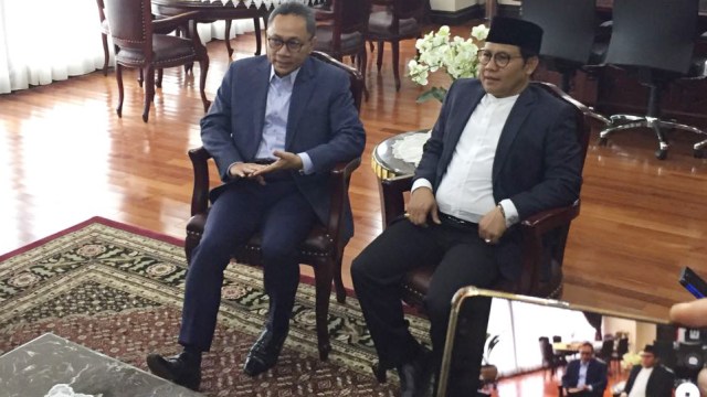 Zulkifli Hasan berbincang dengan Cak Imin di DPR (Foto: Rafyq Panjaitan/kumparan)