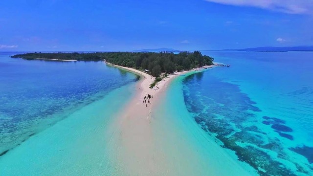 5 Pantai Terunik di Indonesia	 (1)
