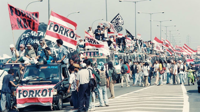 Aksi Long March Mei 1998 (Foto: Dok. Muhammad Firman Hidayatullah)