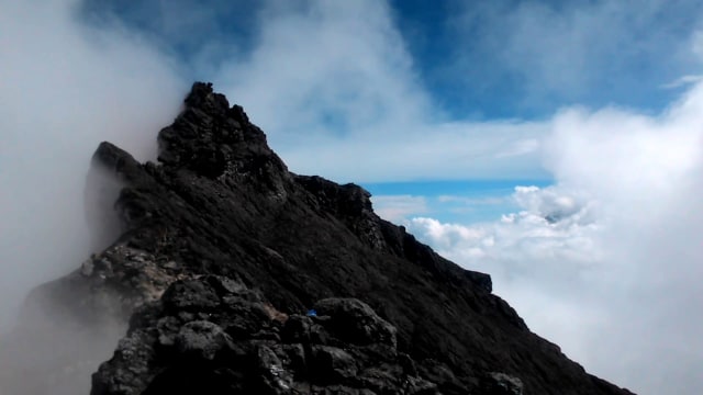 Gunung Merapi Puncak Garuda (Foto: youtube)