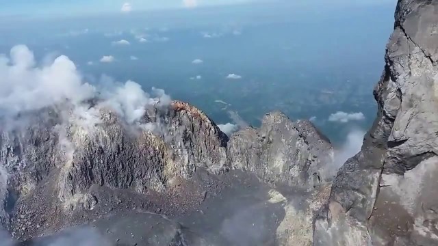 Puncak Gunung Merapi (Foto: youtube)