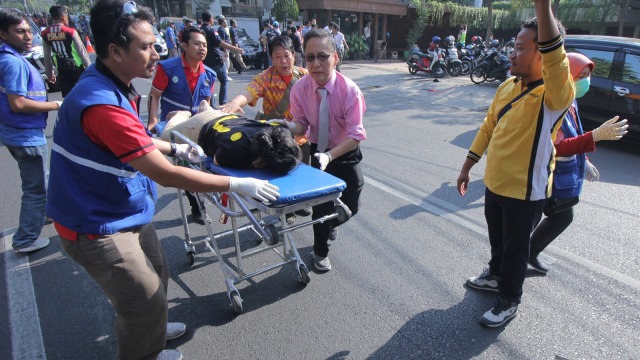 Korban ledakan di Gereja Kristen Indonesia (Foto: Antara/Didik Suhartono)