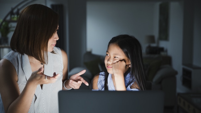 Ilustrasi Ibu dan anak Mendiskusikan Jadwal Harian (Foto: Thinkstock)