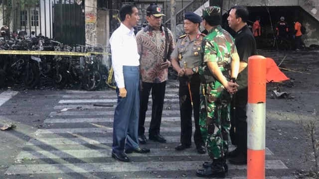 Jokowi Tinjau Lokasi Ledakan Bom di Surabaya (Foto: Biro Pers Setpres)