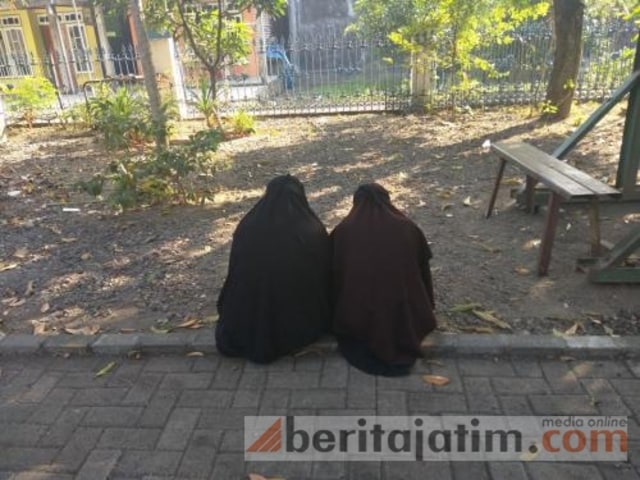 Ini Dua Istri Terduga Teroris di Urangagung Sidoarjo