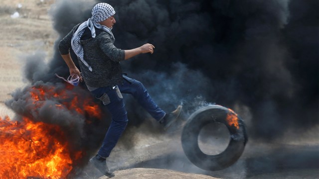 Aksi warga Gaza di perbatasan Israel (Foto: REUTERS / Mohammed Salem)