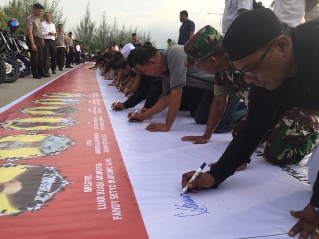 Solidaritas warga Banda Aceh tolak terorisme. (Foto: Zuhri Noviandi/kumparan)