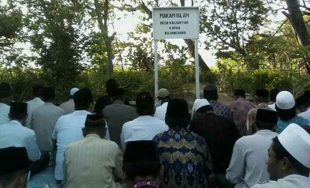 Tahlil di Makam Sambut Ramadan