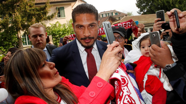 Guerrero hadir di Pengadilan Arbitrase Olahraga. (Foto: Reuters/Denis Balibouse)