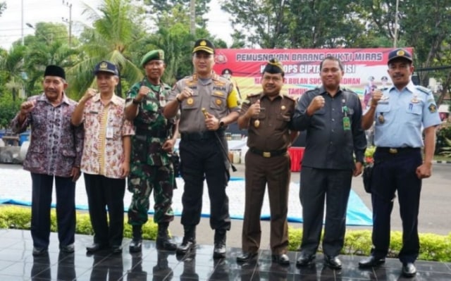 Polres Tuban Musnahkan Barang Bukti Miras (1)