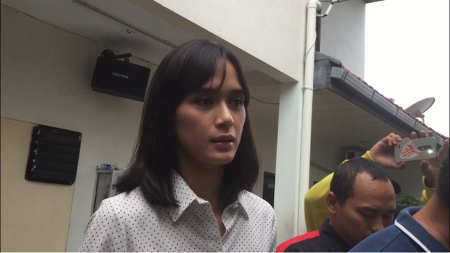 Renata Kusmanto tiba di PN Jakarta Selatan (Foto:  Maria Gabrielle/kumparan)