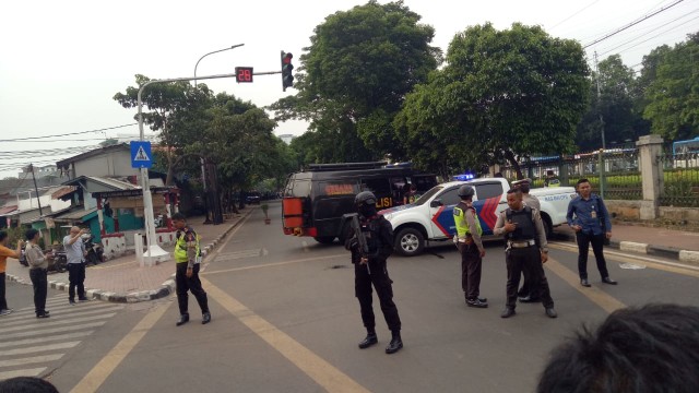 Suasana lokasi penemuan dugaan bom Palmerah. (Foto: Fahrian Saleh/kumparan)