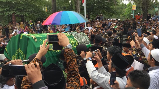 Video: Suasana Pemakaman Ki Enthus Susmono