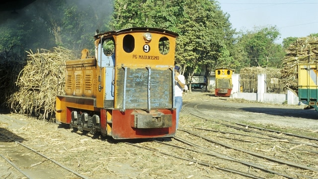 Kereta lokomotif di Pabrik Madukismo (Foto: Flickr/Joachim Lutz)