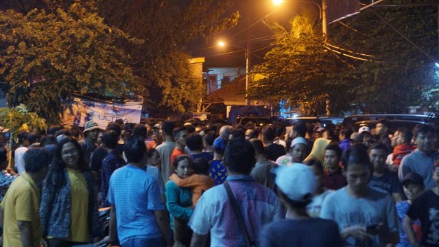 Situasi di Jalan Sikatan, Manukan Wetan (Foto: Jamal Ramadhan/kumparan)