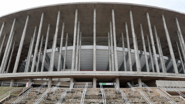 Sepinya Mane Garrincha Stadium saat ini. (Foto: Sergio Lima/AFP)