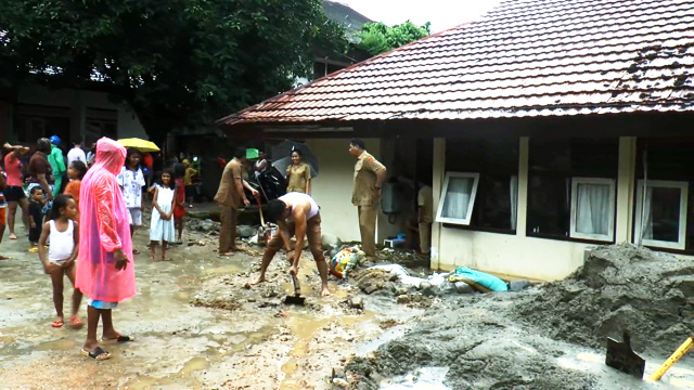 Kantor Disdukcapil Ambon Kena Banjir, Aktivitas Pelayanan Lumpuh