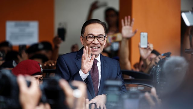 Anwar Ibrahim bebas. (Foto: REUTERS/Lai Seng Sin)