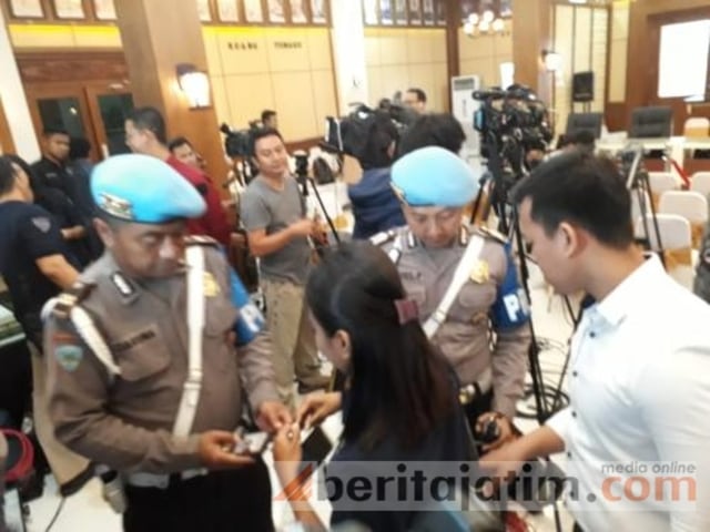 Polda Jatim Tingkatkan Keamanan, Wartawan Diperiksa