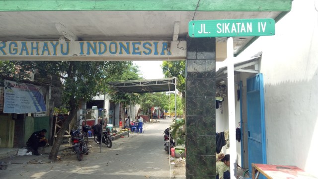 TKP penggerebekan di Tandes, Surabaya.  (Foto: Maulana Ramadhan/kumparan )
