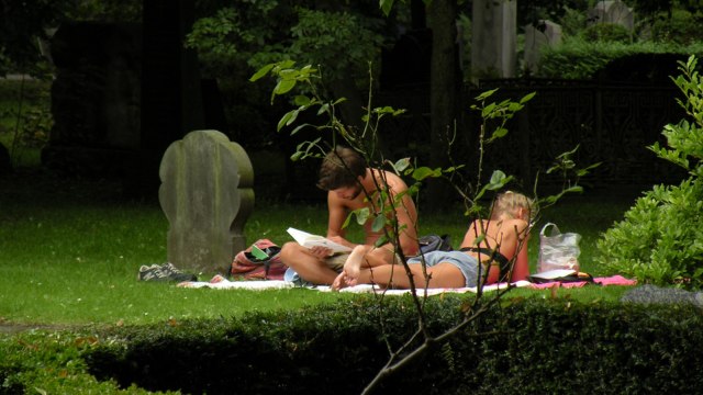 Bersantai di Assistent Cemetry. (Foto: Flickr/gattacabcn)